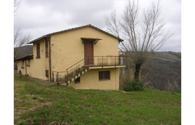 Rustico/Casale in vendita a Gualdo Cattaneo, Frazione San Terenziano