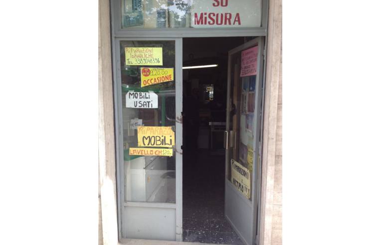 Negozio in vendita a Torino, Zona Aurora