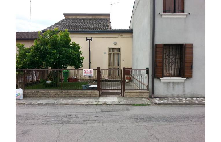 Casa indipendente in vendita a Adria, Frazione Bottrighe