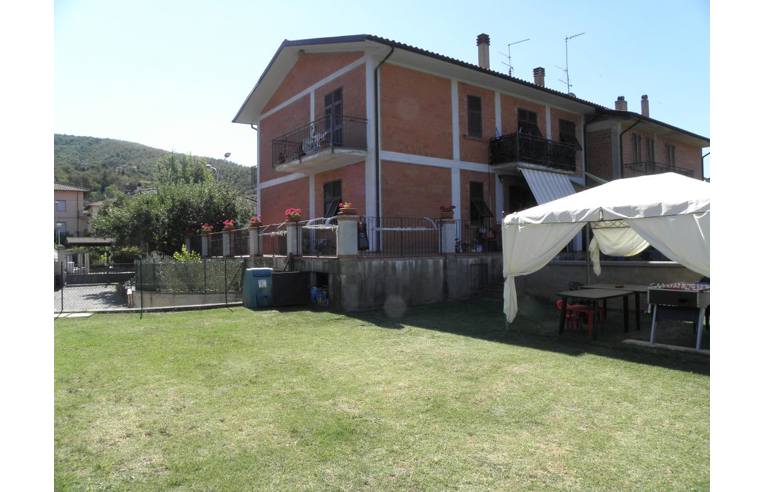 Casa indipendente in vendita a Arezzo, Frazione Palazzo Del Pero