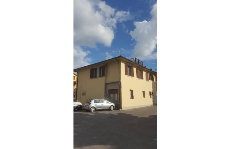 Casa indipendente in vendita a Prato, Zona Pietà