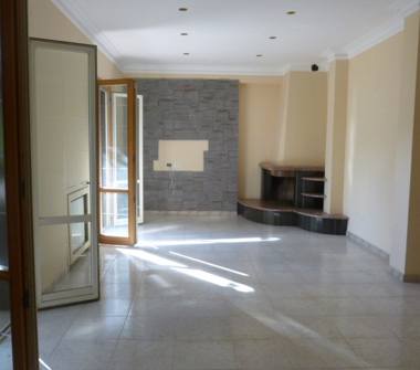 Appartamento in affitto a Guidonia Montecelio, Frazione Colle Verde