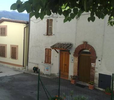 Rustico/Casale in vendita a Fiuminata, Frazione Località San Cassiano