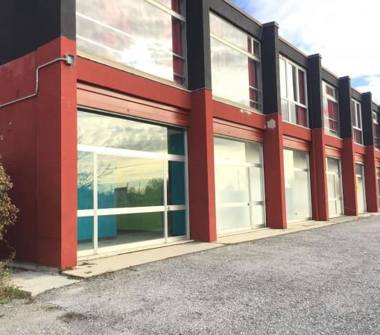 Negozio in vendita a Brescia, Zona Sant'Eufemia