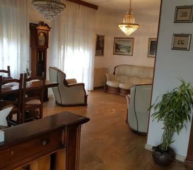 Porzione di casa in vendita a Carrara, Frazione Marina Di Carrara