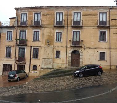 Palazzo/Stabile in vendita a Vibo Valentia, Frazione Centro città, Piazza Terranova 21