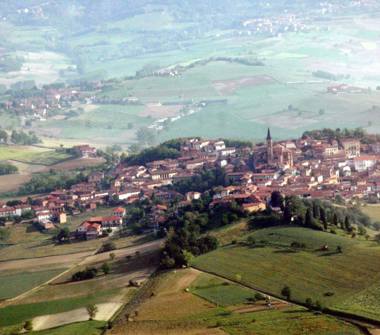 Affitto Appartamento Vacanze a Tonco (Asti), Piazza Vittorio Emanuele II 18