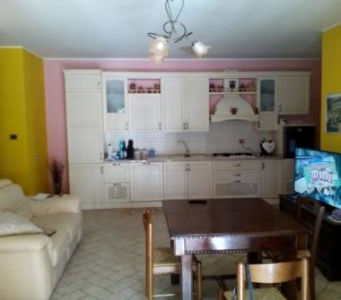 Casa indipendente in vendita a Camerino (Macerata)