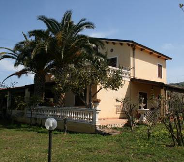 Villa in vendita a Campofelice di Roccella (Palermo)