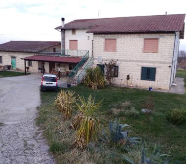 Casa indipendente in vendita a Alanno, Frazione Oratorio