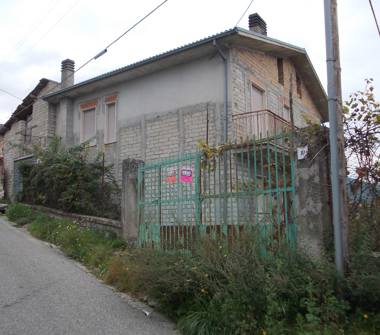 Casa indipendente in vendita a Pizzoli, Frazione Vallicella