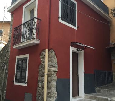 Casa indipendente in affitto a Graniti (Messina)