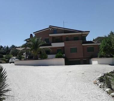 Villa in vendita a Lucera (Foggia), Via Aspromonte 1