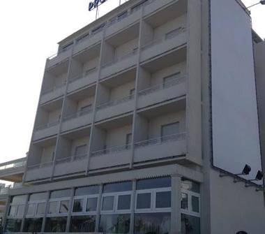Albergo/Struttura ricettiva in vendita a Riccione (Rimini)
