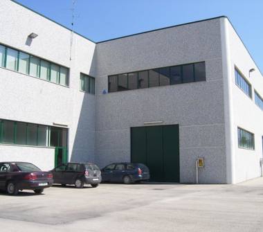 Capannone in affitto a Campli, Frazione Floriano