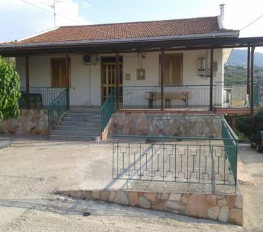Casa indipendente in vendita a Sant'Agata di Militello, Frazione Torrecandele