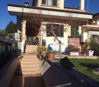 Villa in vendita a Guidonia Montecelio, Frazione Marco Simone Vecchio