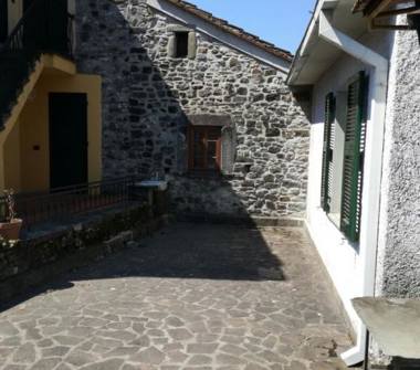 Casa indipendente in vendita a Villafranca in Lunigiana, Frazione Mocrone