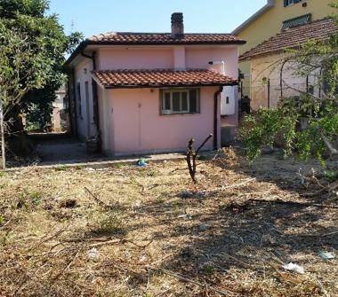 Casa indipendente in vendita a Cisterna di Latina (Latina)