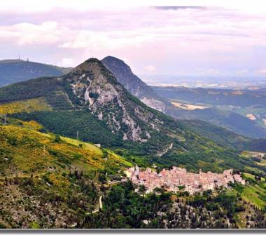 Casa indipendente in vendita a Fabriano, Frazione Castelletta