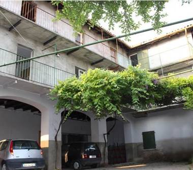 Appartamento in vendita a Erba, Frazione Buccinigo