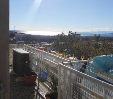 Bilocale in vendita a Genova, Zona Pra