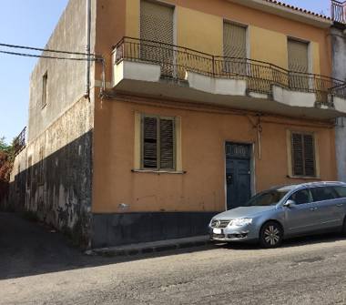 Casa indipendente in vendita a Santa Venerina (Catania)