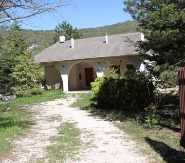 Villa in vendita a Sarnano, Frazione Sant'Eusebio