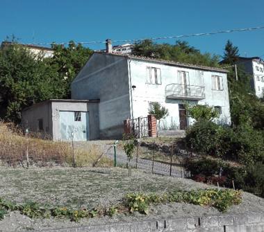 Casa indipendente in vendita a Torrebruna, Frazione Guardiabruna