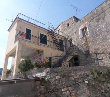 Casa indipendente in vendita a Balestrino, Frazione Poggio