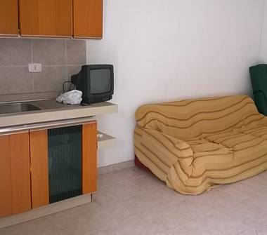 Monolocale in vendita a Mileto, Frazione Calabrò