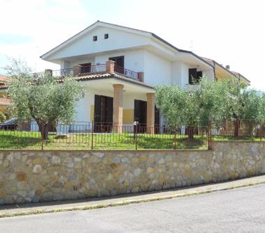 Villa in vendita a Castiglione del Lago, Frazione Poggio Del Sole-Sanfatucchio