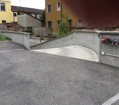 Box/Garage/Posto auto in vendita a Muggiò, Frazione Taccona