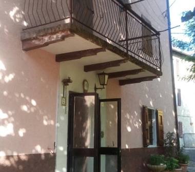 Casa indipendente in vendita a Castel d'Aiano, Frazione Villa D'aiano