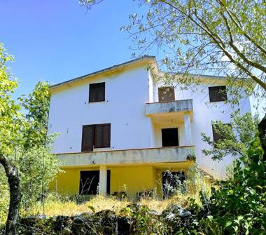 Casa indipendente in vendita a Vico nel Lazio, Frazione Pitocco