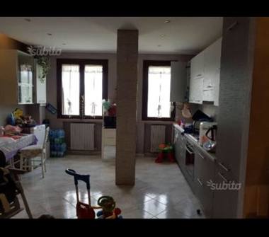 Trilocale in vendita a Reggio Emilia, Frazione Cadè-Gaida