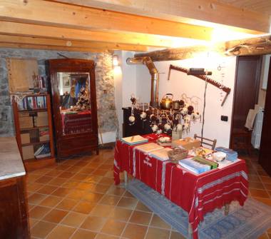 Casa indipendente in vendita a Cittiglio, Frazione Vararo