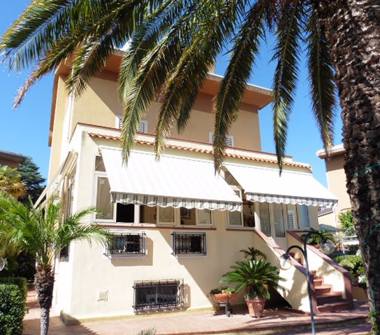 Casa indipendente in vendita a Soverato, Frazione Soverato Marina