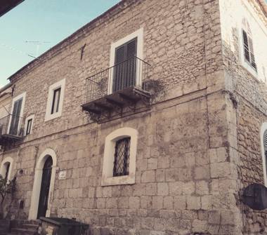 Palazzo/Stabile in vendita a Pietraperzia (Enna)