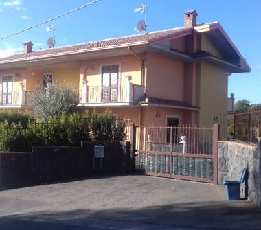 Villa in vendita a Aci Sant'Antonio, Frazione Lavinaio