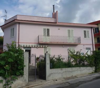 Casa indipendente in vendita a Villafranca Tirrena (Messina)