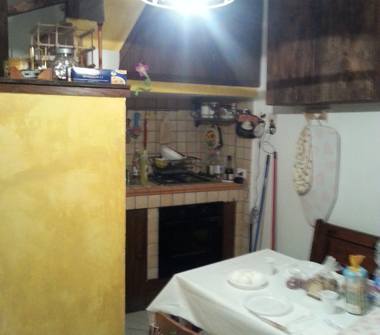 Casa indipendente in vendita a Magliano de' Marsi, Frazione Rosciolo