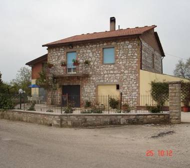 Casa indipendente in vendita a Massa Martana, Frazione Viepri