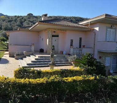 Villa in vendita a Priverno (Latina)