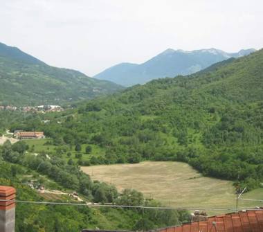 Casa indipendente in vendita a Capistrello, Frazione Pescocanale