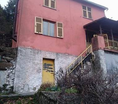 Casa indipendente in vendita a Lumarzo (Genova)