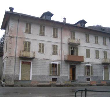 Casa indipendente in vendita a Prazzo (Cuneo)