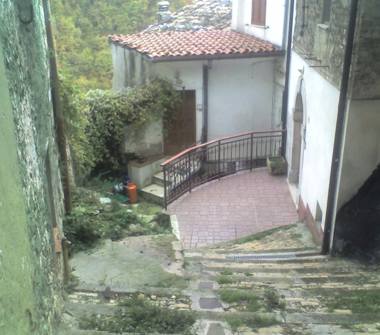 Trilocale in vendita a Capistrello, Frazione Pescocanale