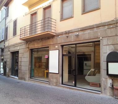 Negozio in affitto a Viterbo, Frazione Centro città, Via Aurelio Saffi 22