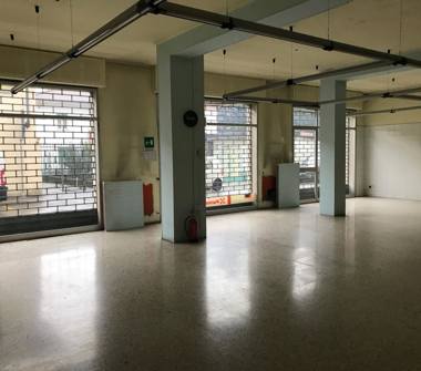 Negozio in vendita a Trecate (Novara)